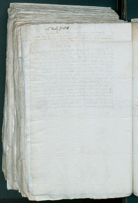 561v